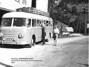 COLO JEUNE FRANCE 1953 autobus, en cours de route